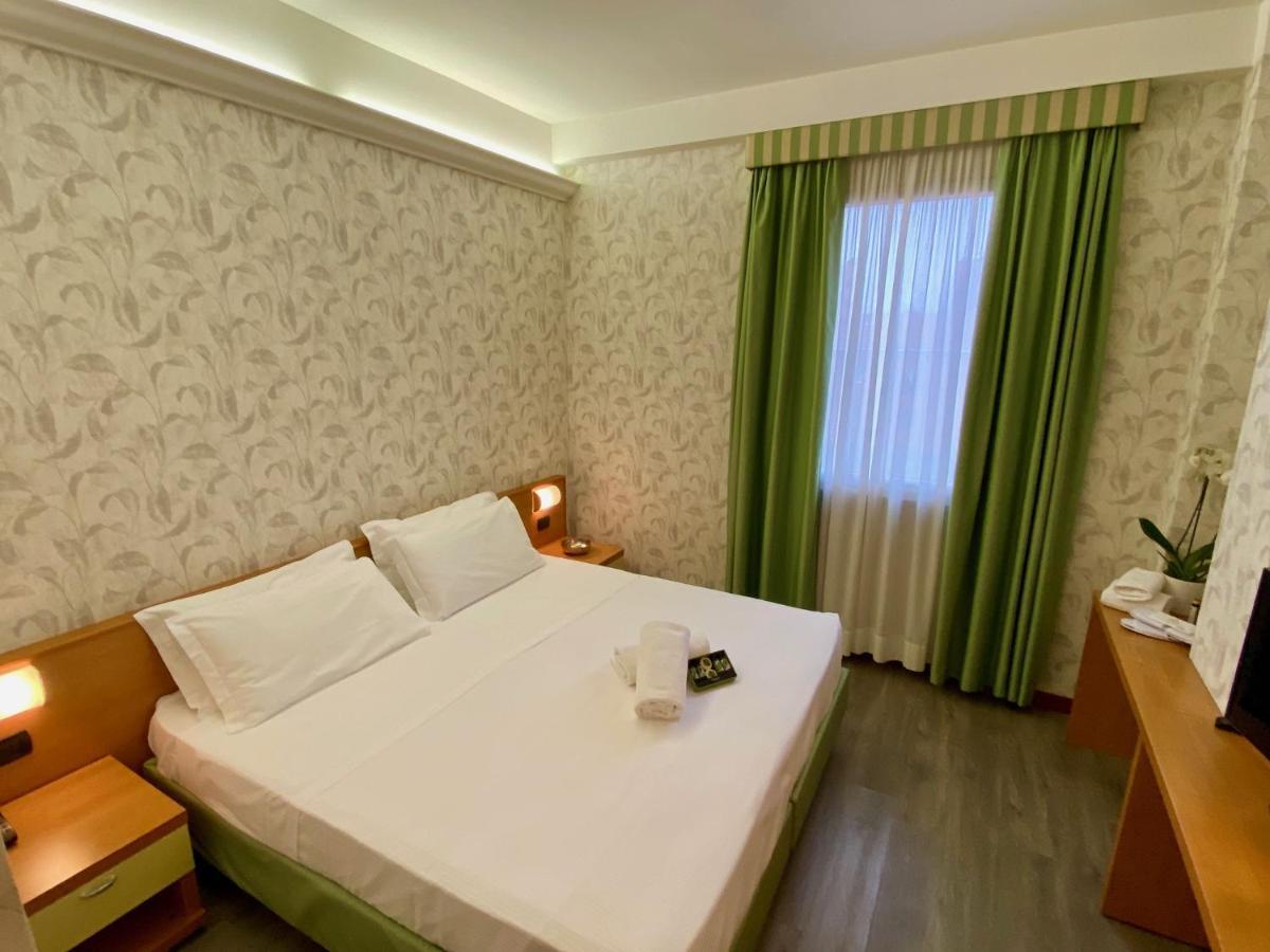 Hotel Embassy Pero Exterior photo